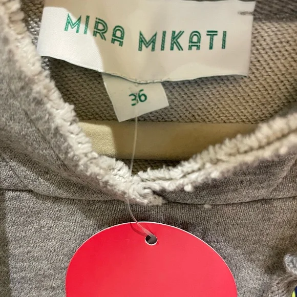 Mira Mikati NWT size 36Sweatshirt with hood and appliqués 3-D, awesome colors.